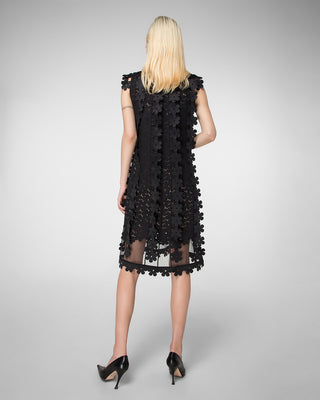 Sleeveless double layered dress with floral appliques